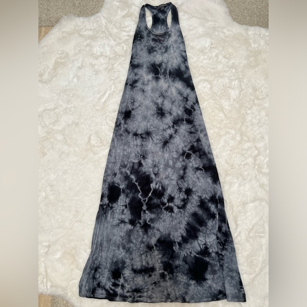 Maxi tie-dye dress. Navy, light blue, white.